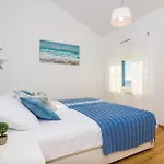 Three-bedroom In Holiday home