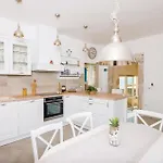 Three-bedroom In Holiday home