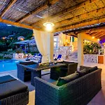 Three-bedroom In Holiday home