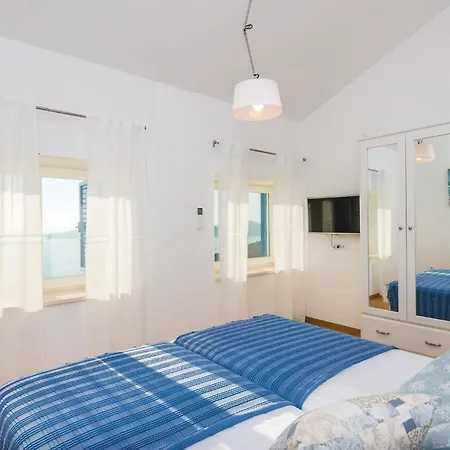 Three-bedroom In Casa vacanze Brsečine