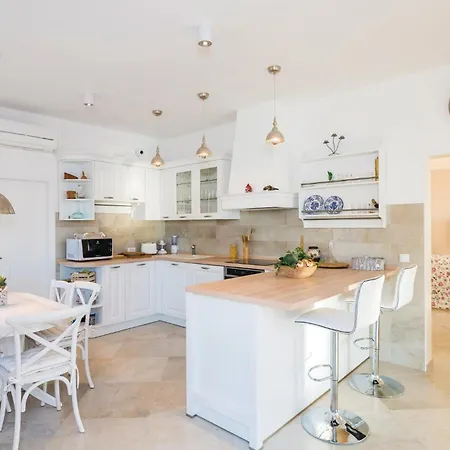 Gorgeous In With Kitchen