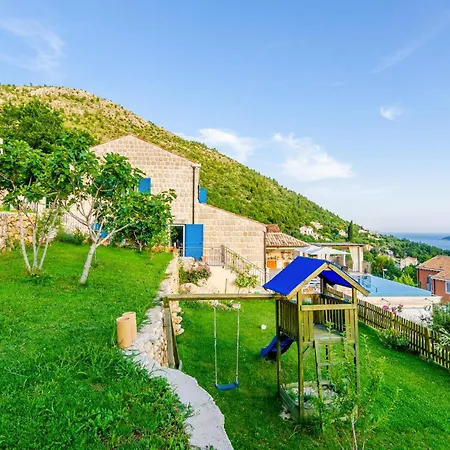 Three-bedroom In Brsečine