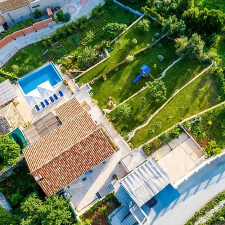 Three-bedroom In Casa vacanze Brsečine