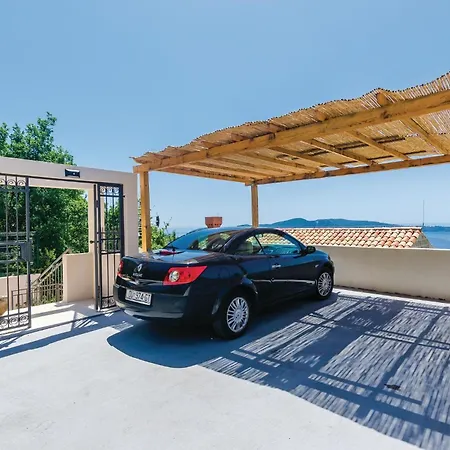 Three-bedroom In * Brsečine