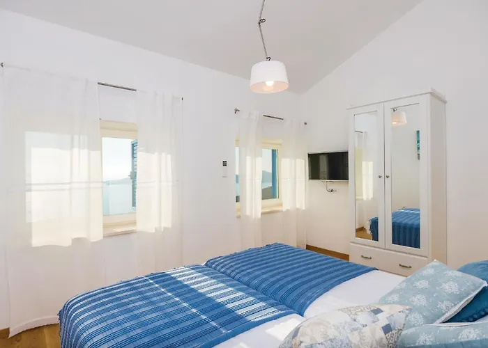Three-bedroom In Casa vacanze Brsečine