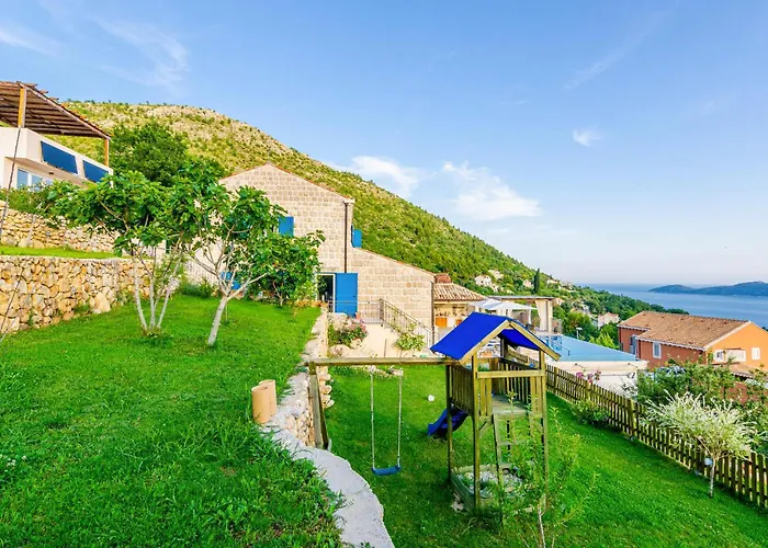 Three-bedroom In Brsečine