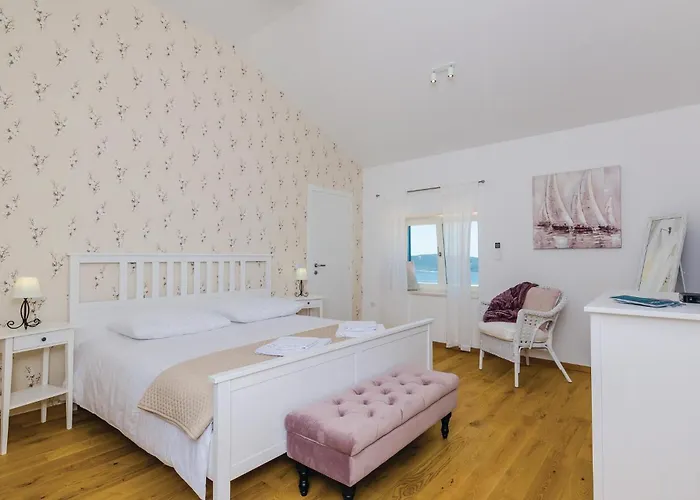 Three-bedroom In Casa vacanze *