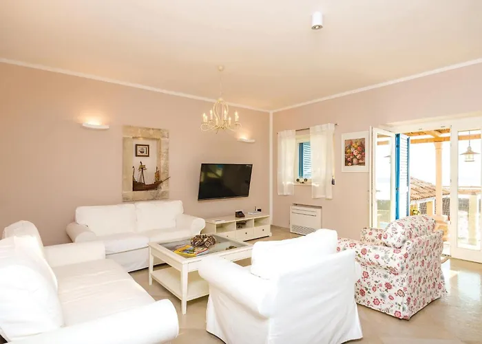 Three-bedroom In Casa vacanze