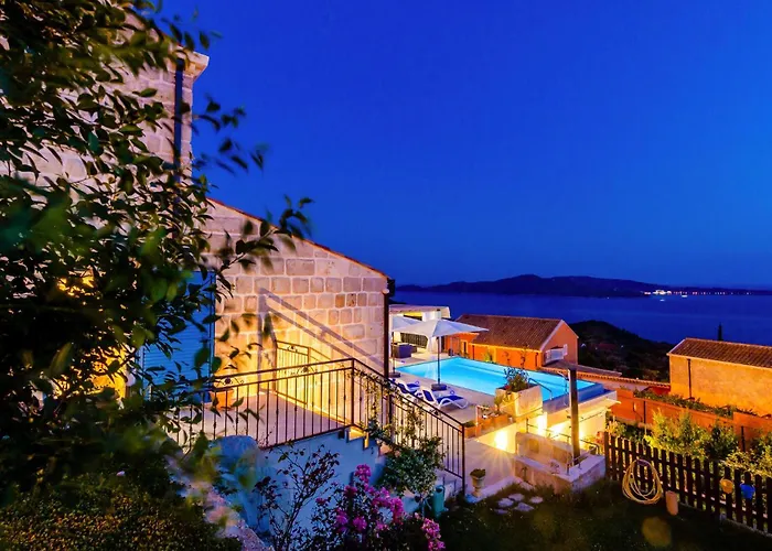 Three-bedroom In Casa vacanze Brsečine