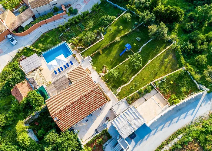 Three-bedroom In Casa vacanze Brsečine