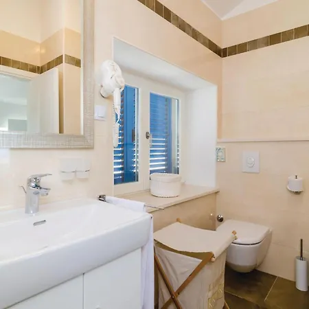 Three-bedroom In Brsečine