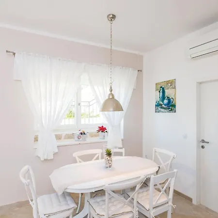 Three-bedroom In * Brsecine