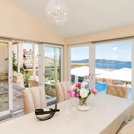 Hébergement de vacances Three-bedroom In