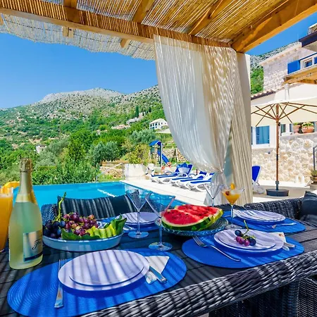 Three-bedroom In Vikendica *