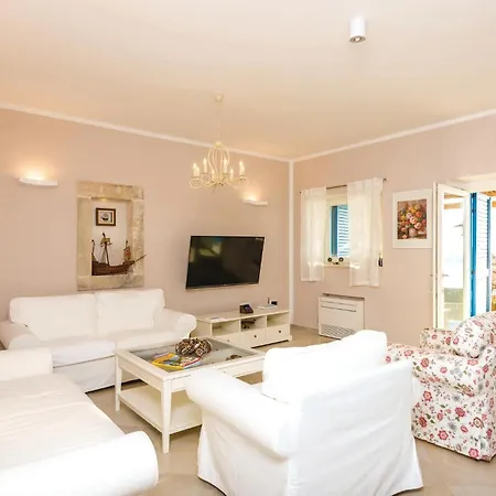 Three-bedroom In Hébergement de vacances