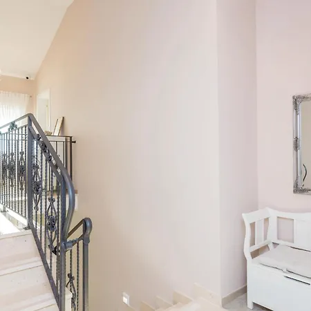 Hébergement de vacances Three-bedroom In *